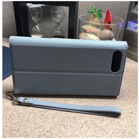 Used Kate ♠️Spade Wristlet for iPhone 8plus&7plus - Picture 2 of 8